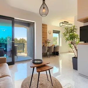 https://apartment-wing-77.pula-hotels.org